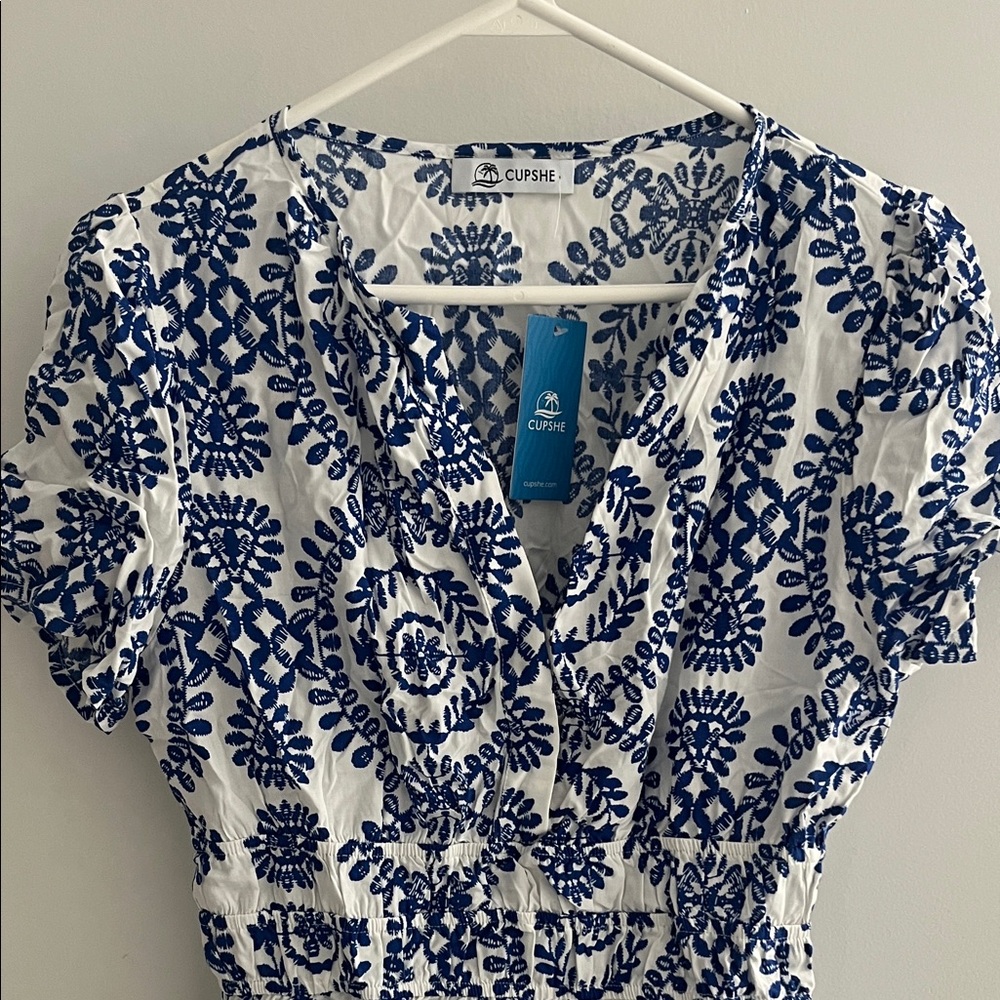 Cupshe Women's Navy and White Floral Blouse